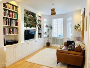 Lounge- click for photo gallery